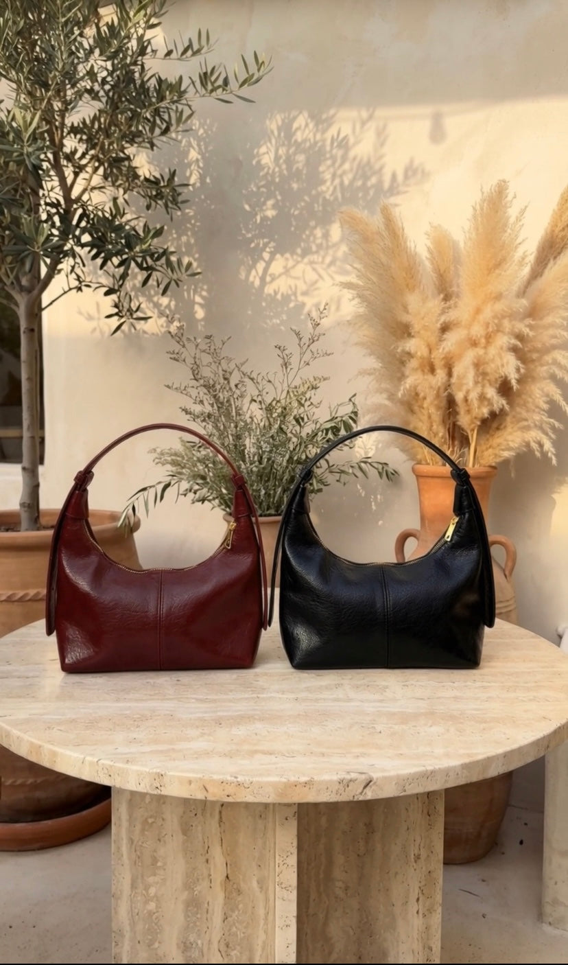 Mono Deri Tokalı Bag — Ay Siluetiyle Zamanşsız Şıklık