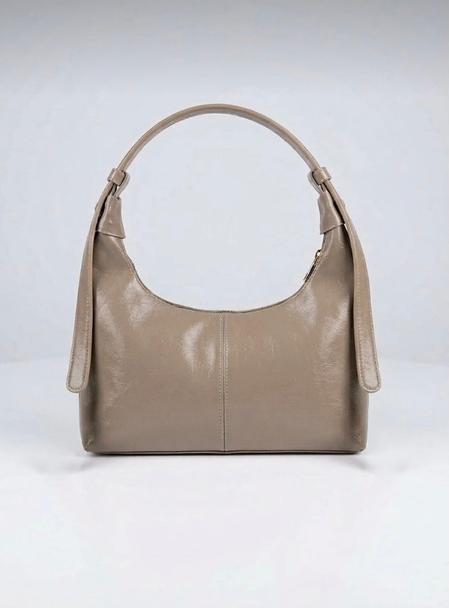 Mono Deri Tokalı Bag — Ay Siluetiyle Zamanşsız Şıklık